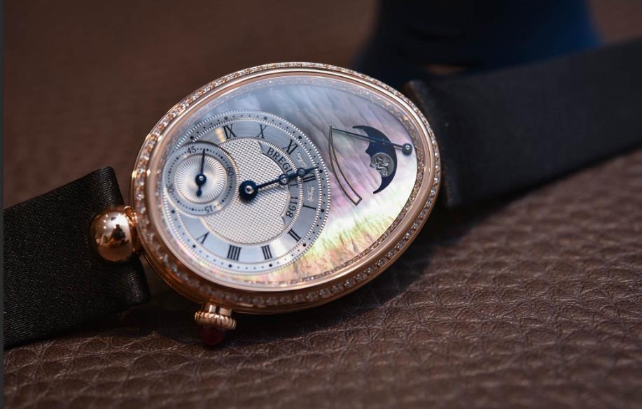 The 18k rose gold copy watches are decorated with diamonds.